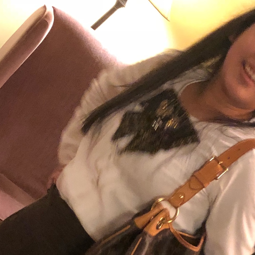 Meet your Posher, Claudia